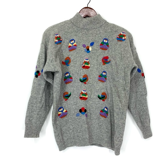 Joye + Fun Vintage 90’s Raised Embroidered People Wool Gray Mock Neck Sweater - Picture 1 of 16